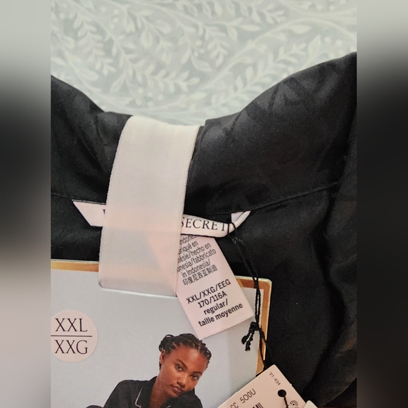 NEW! Victoria's Secret Black Satin Long Pajama SetBlack Pajama Set, Size XXL - Picture 4 of 9